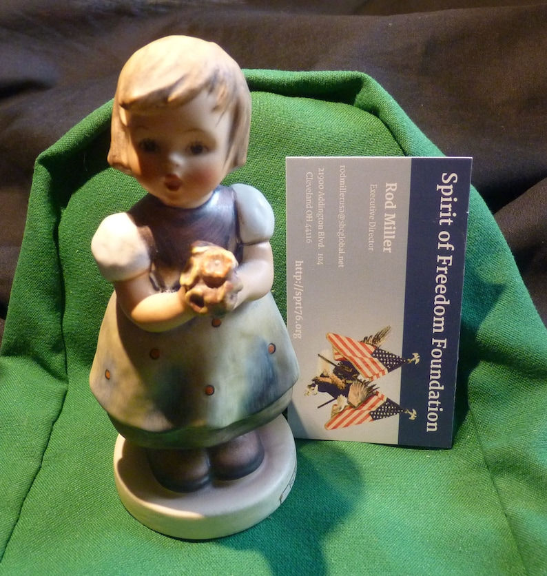 Miniature : M. I. HUMMEL Figurine "For Mother" Height: 5 Inches Tall --  Incised 257 -- Go
