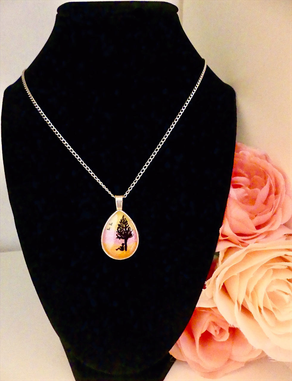 Thumbnail: Relax In The Sunset Necklace
