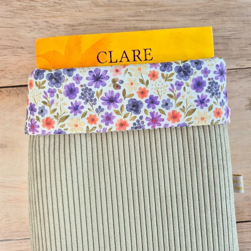 Miniature : Pochette livre avec des fleurs créée par Mes cadeaux toudoux en Bretagne