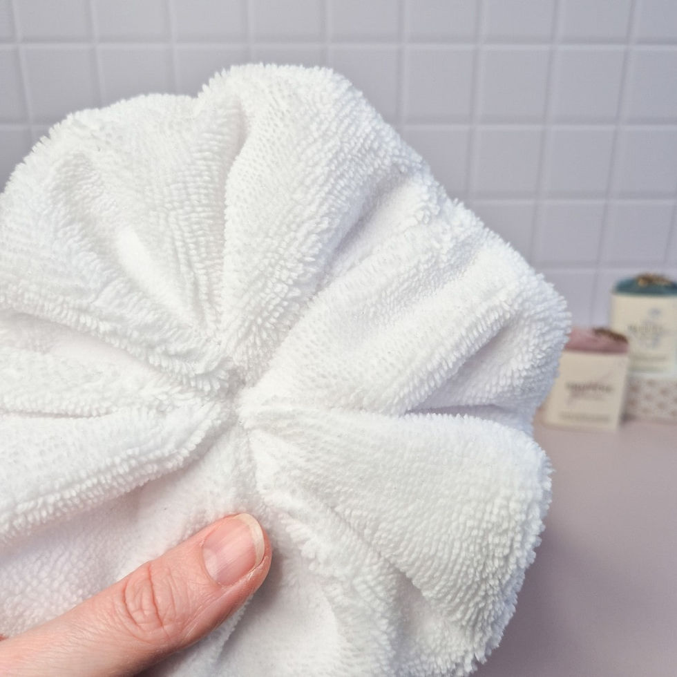 Miniature : Fleur de douche en éponge de bambou blanc créée par Mes cadeaux toudoux
