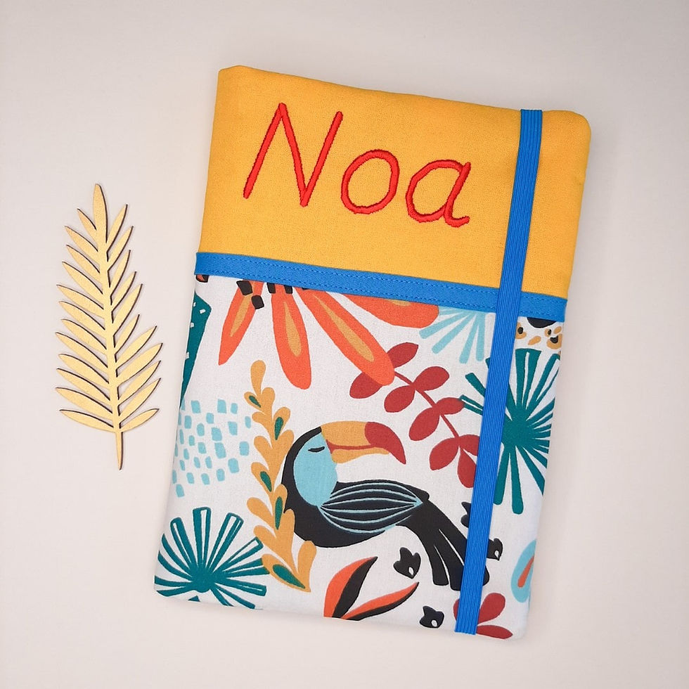 Miniature : Protège carnet de santé personnalisé avec un toucan créé par Mes cadeaux toudoux
