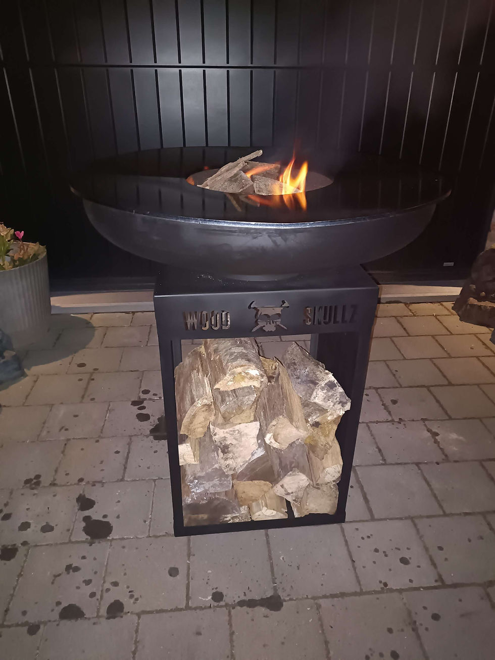 Thumbnail: Obsidian Flame Wood Skullz BBQ Plancha 