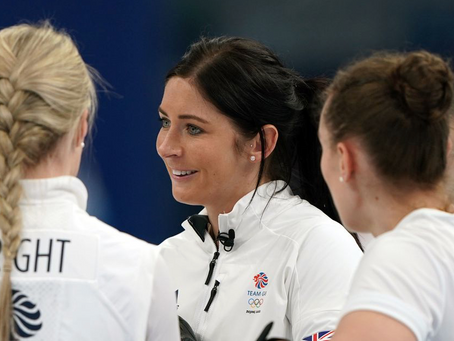 Great Britain women’s curling team kept their Winter Olympics semi- final hopes alive after a dramatic 8-7 victory over the USA in Cortina.