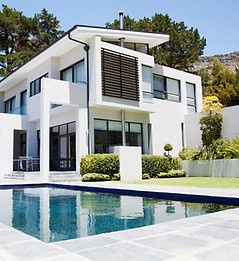 Casa grande y moderno con piscina