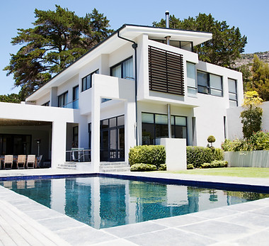Großes modernes Haus mit Pool