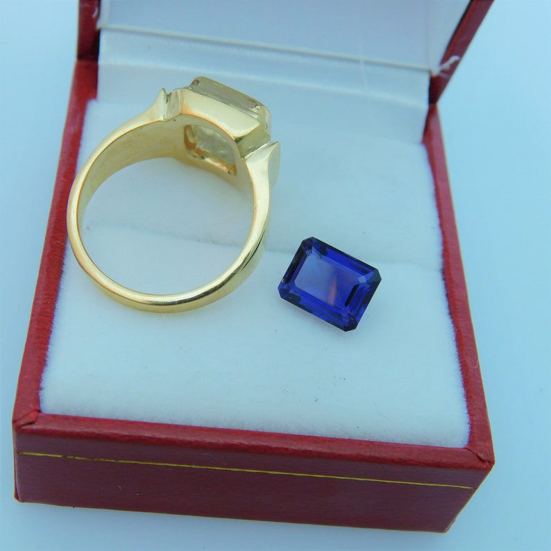 Thumbnail: 14K Solid Gold 2.27ctw Natural Blue Sapphire Signet Ring