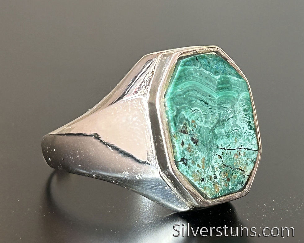 Thumbnail: Deep-Earth Azurite Malachite Men's Signet Ring Hand-Hammered 925 Sterling Silver