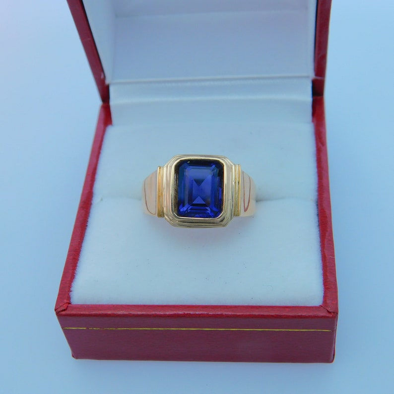 Thumbnail: 14K Solid Gold 2.27ctw Natural Blue Sapphire Signet Ring