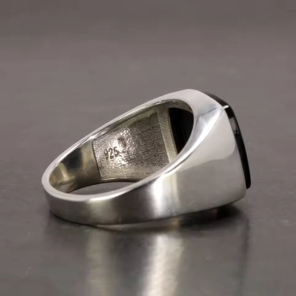 Thumbnail: Big Black Signet