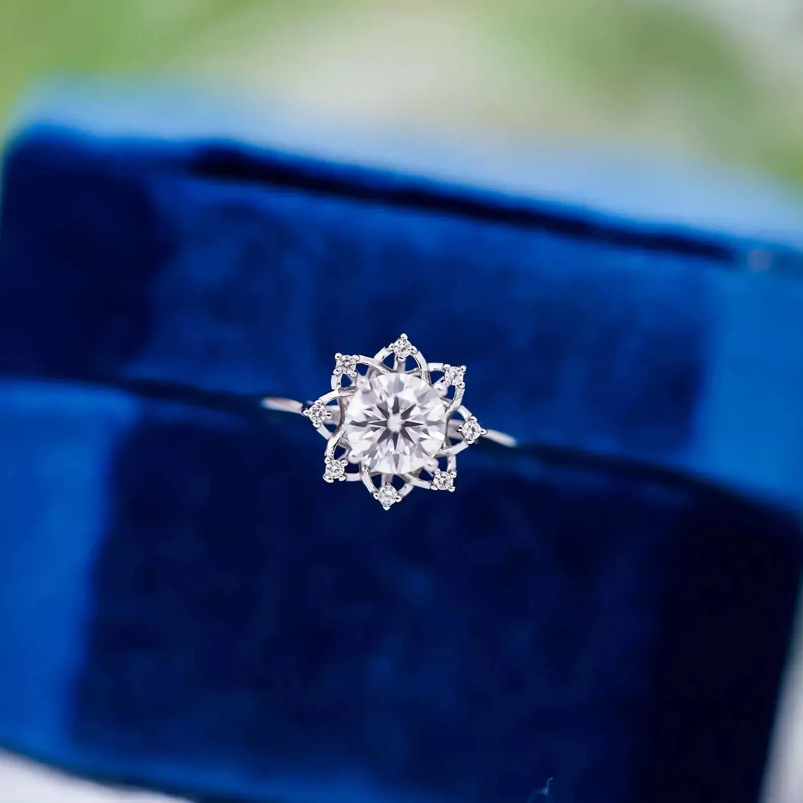 AA Round Cut Moissanite Women's Engagement Ring 925K Solid Silver