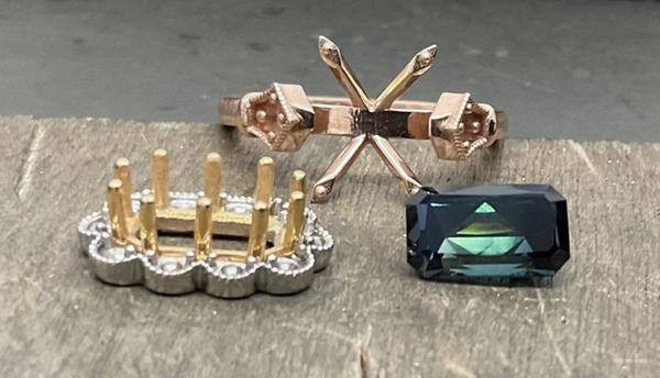 Custom made ring with parti sapphire and diamonds in gold