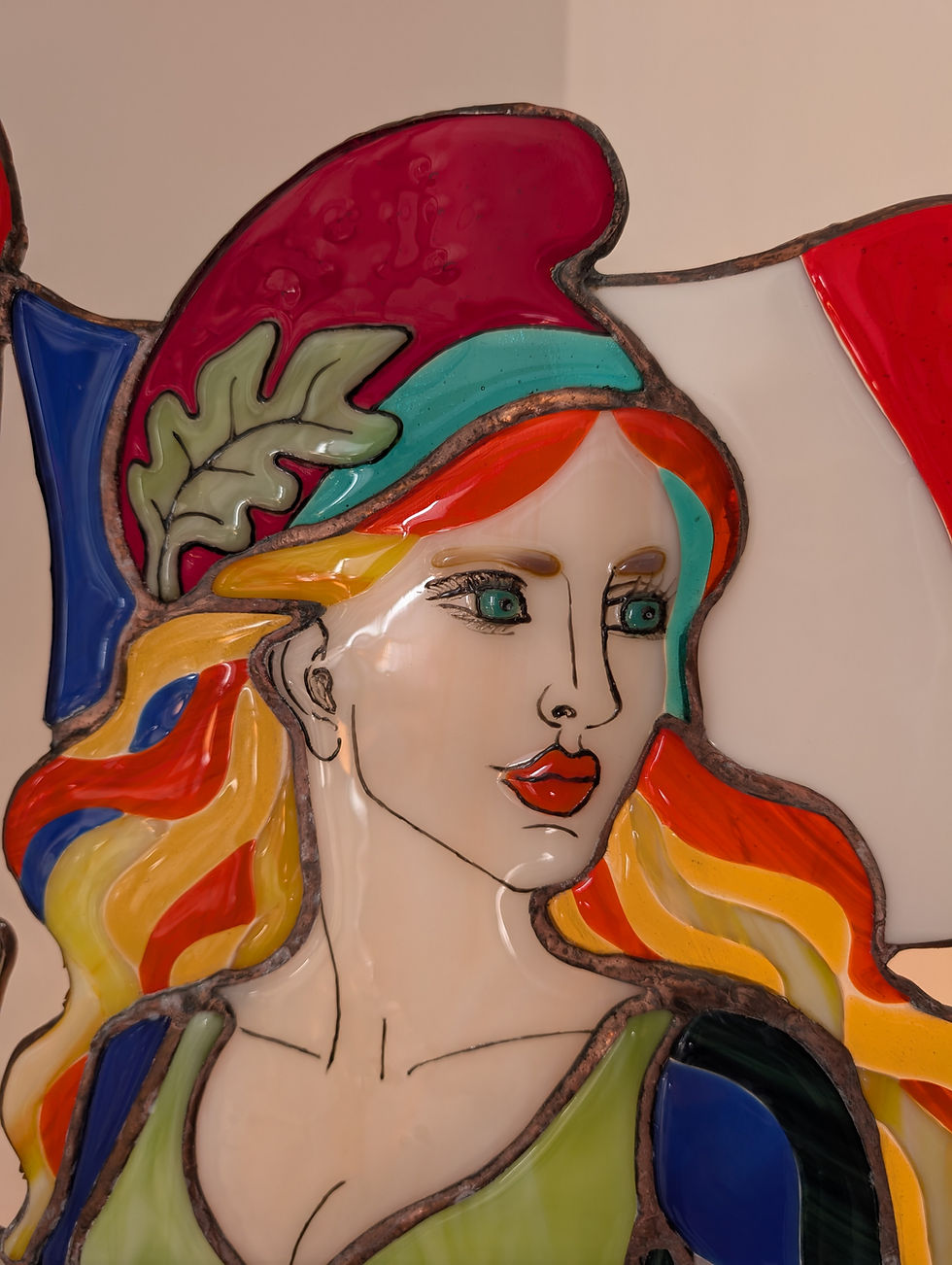 Miniatura: Sculpture de verre Marianne, élégante, déterminée et dynamique