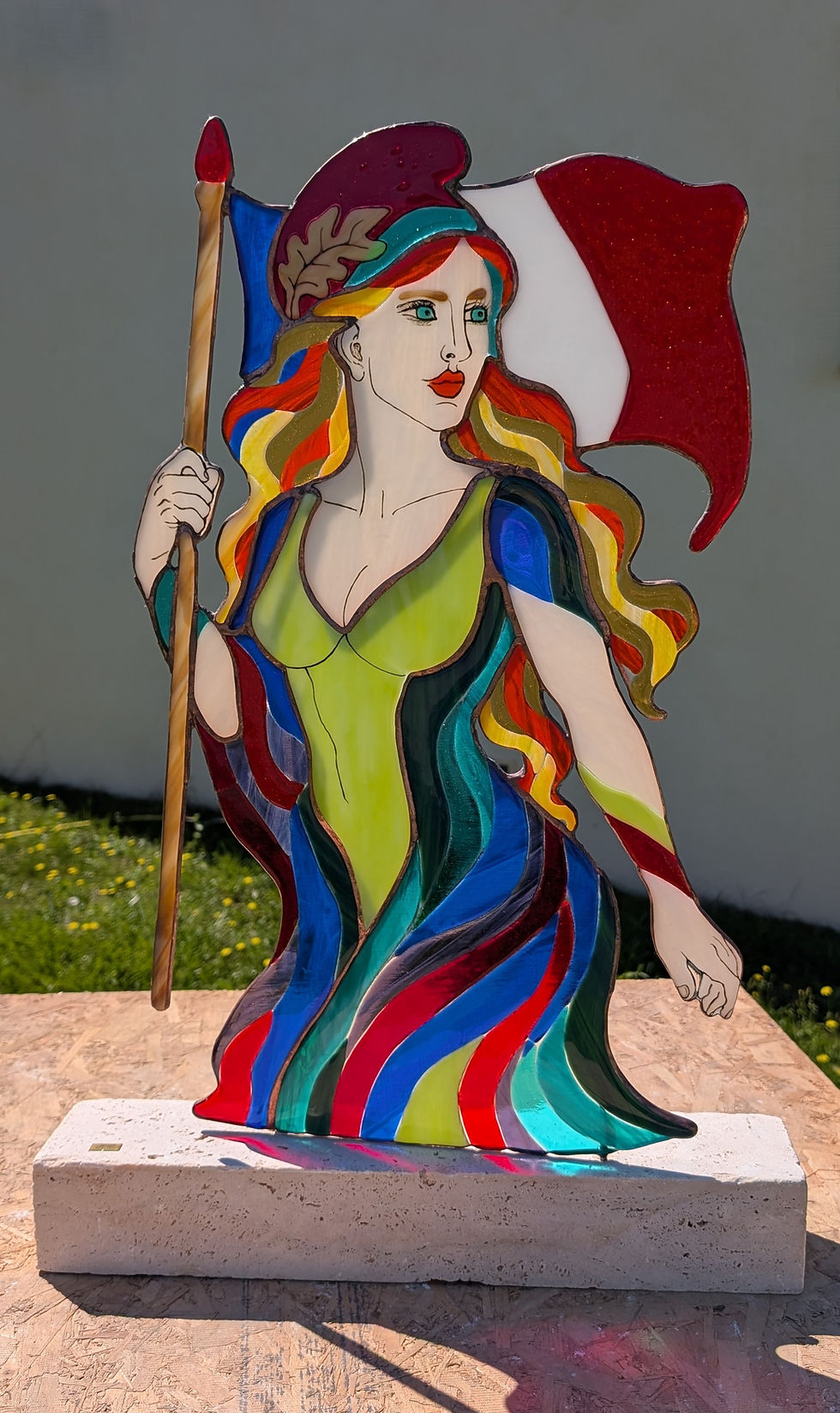 Miniatura: Sculpture de verre Marianne, élégante, déterminée et dynamique