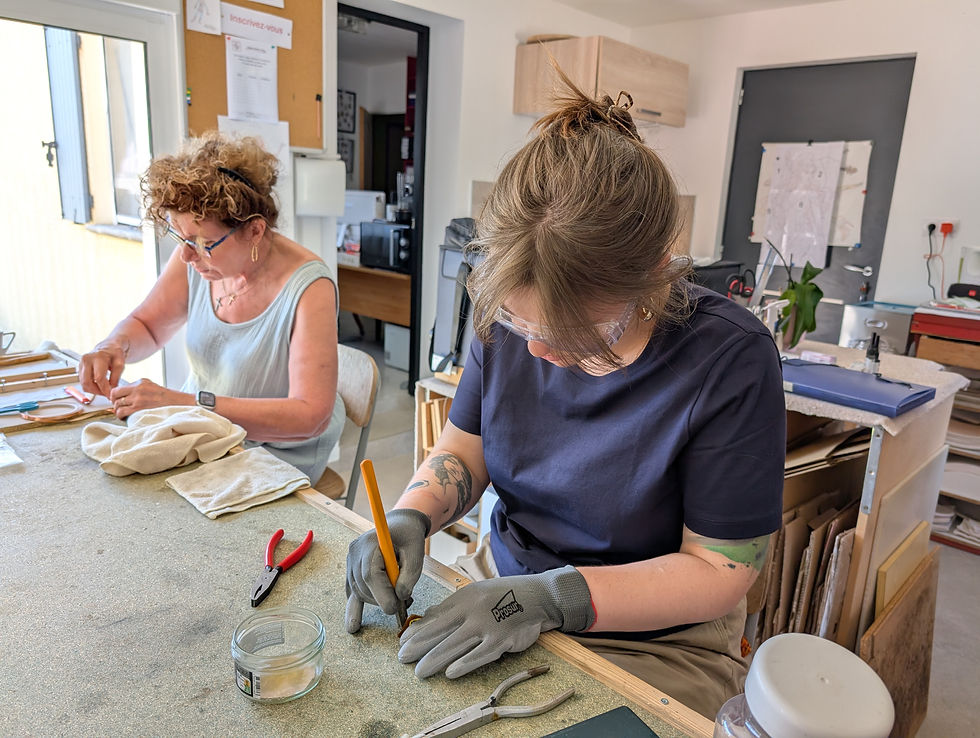 Françoise et Vera durant le stage technique Tiffany