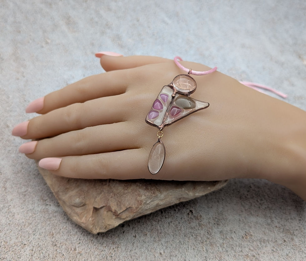 Thumbnail: Pendentif en fusion de verre P