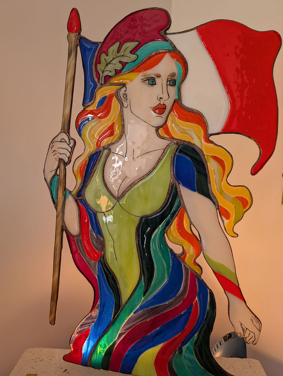 Miniatura: Sculpture de verre Marianne, élégante, déterminée et dynamique