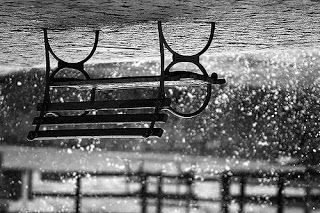 LLUEVE AL REVÉS