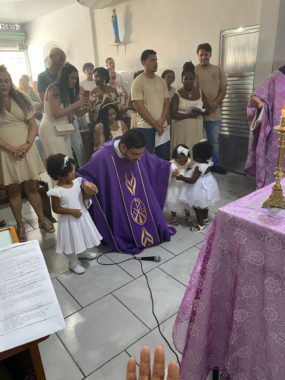 Comunidade Paroquial de Santa Edwiges celebra batizados e jubileu de matrimônio no 5º Domingo da Quaresma