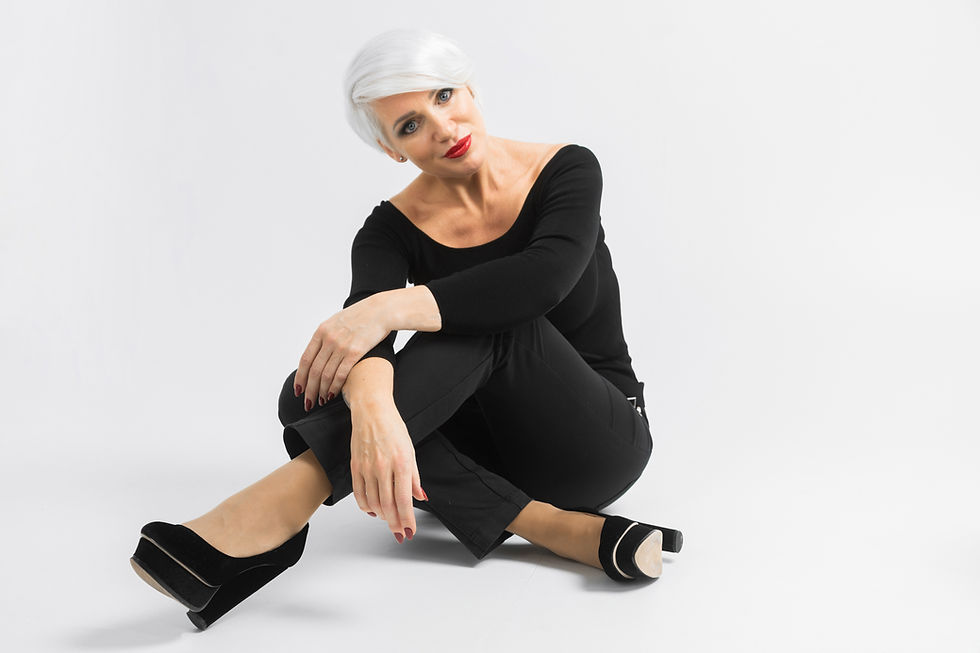 adult-beautiful-fashionable-businesswoman-in-black-2025-02-12-22-44-08-utc.jpg