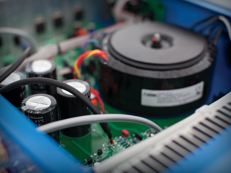 PLINIUS - P10 Power Amplifier