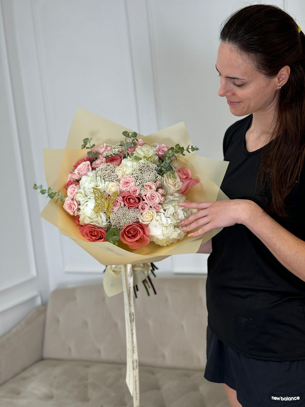 Luxury Hand-Tied Bouquet of Fresh Roses and Seasonal Flowers | Le Boutique Royal