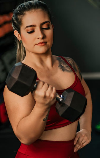Letícia Caimi, Personal Trainer especializada em treinamento feminino.