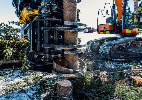 jak-300r-with-guillotine-unit-and-collector-on-excavator-36-scaled.jpg