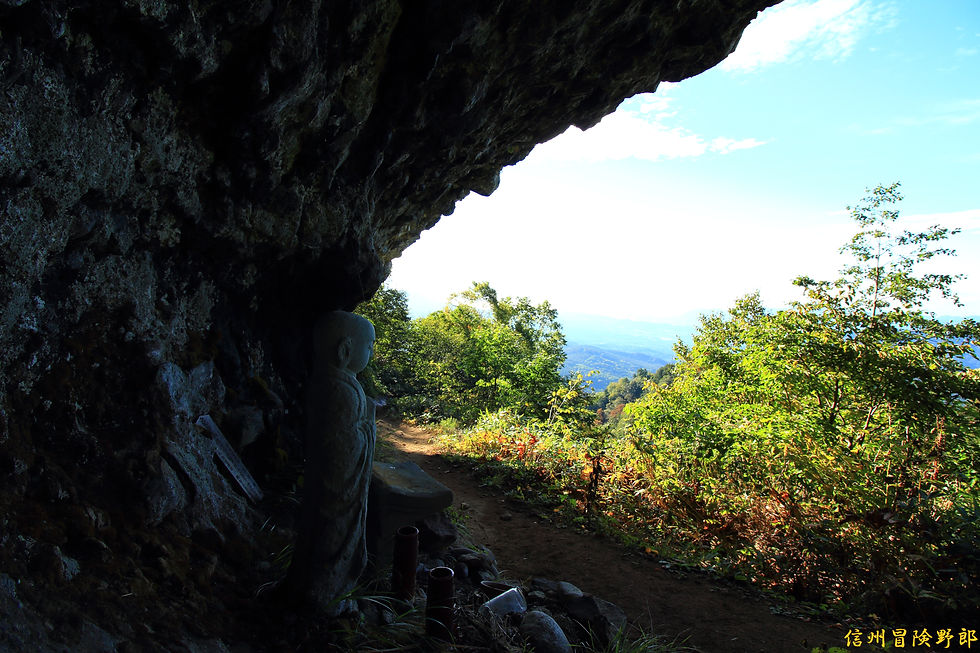 戸隠山・百間長屋の石仏