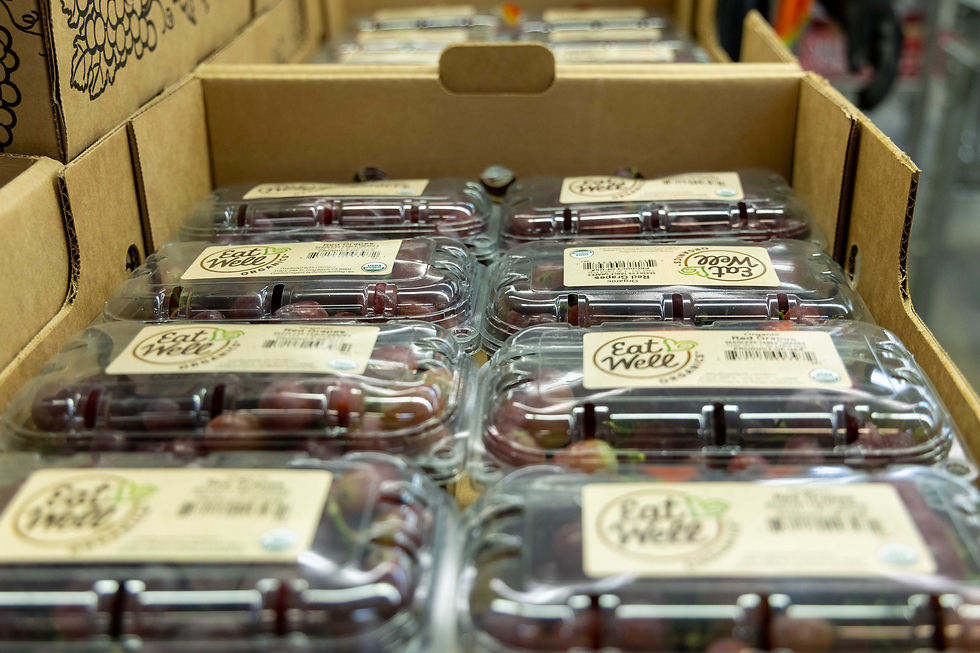 eat well organic grapes in clamshell package