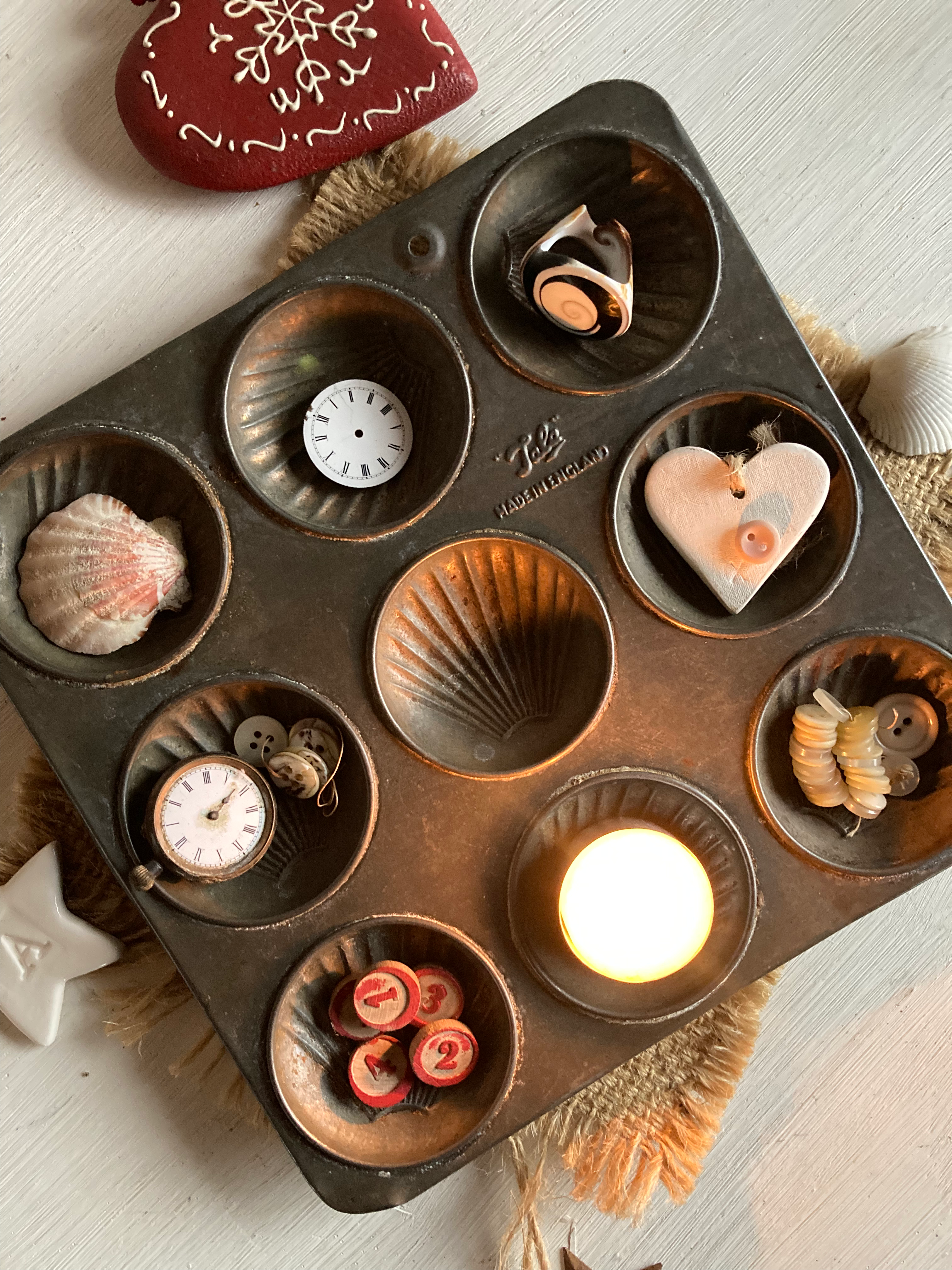 Six Hole Vintage ‘Tala’ Bun Tin