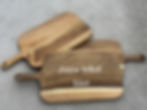 “Acaciahouten borrelplanken set – detail van houtstructuur en gravure-optie”