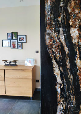 Marbre dans une maison contemporaine