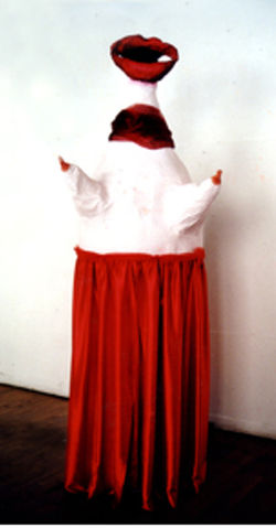 In the belly of the Cantatrice