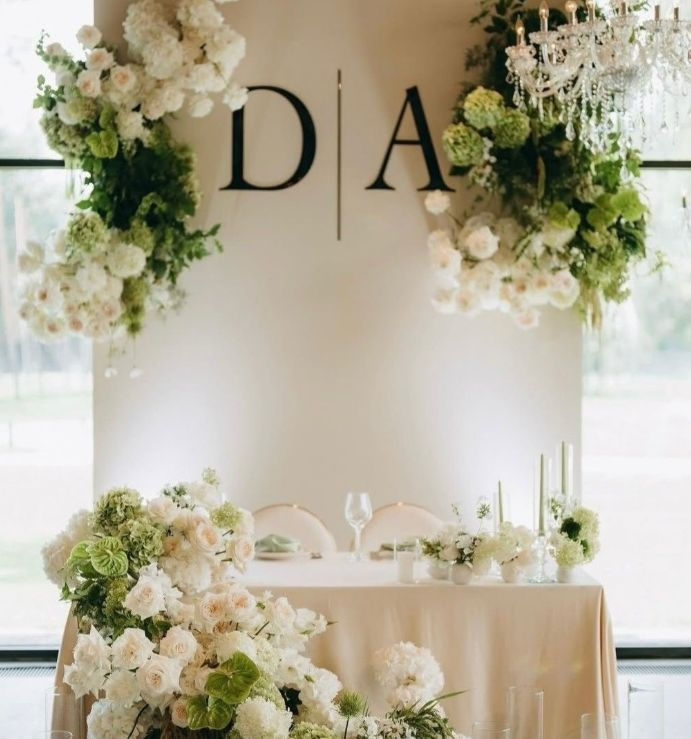 Miniatura: Back Minimal Elegance