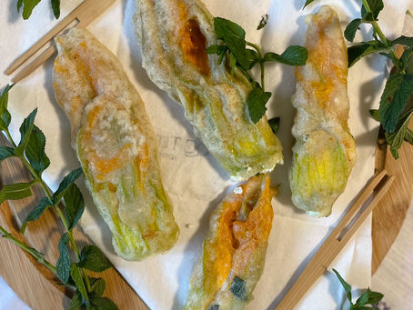 Fiori Di Zucca In Pastella Ripieni Di Ricotta e Menta