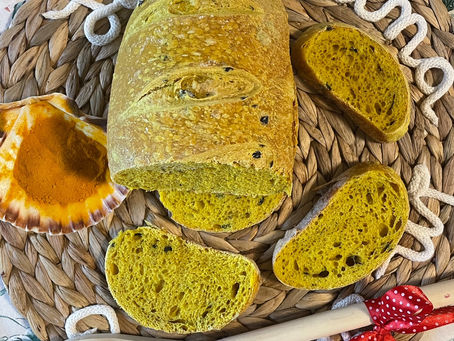 Pane alla Curcuma e Olive Nere