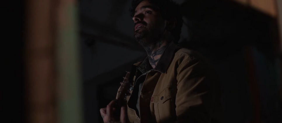 Lucas Silveira e Sky dão tom familiar à campanha da Max para episódio 6 da segunda temporada de The Last of Us