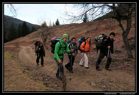Alpinisme hivernal dans le massif de Belledonne dans la région de Grenoble, avec un Guide de Haute Montagne