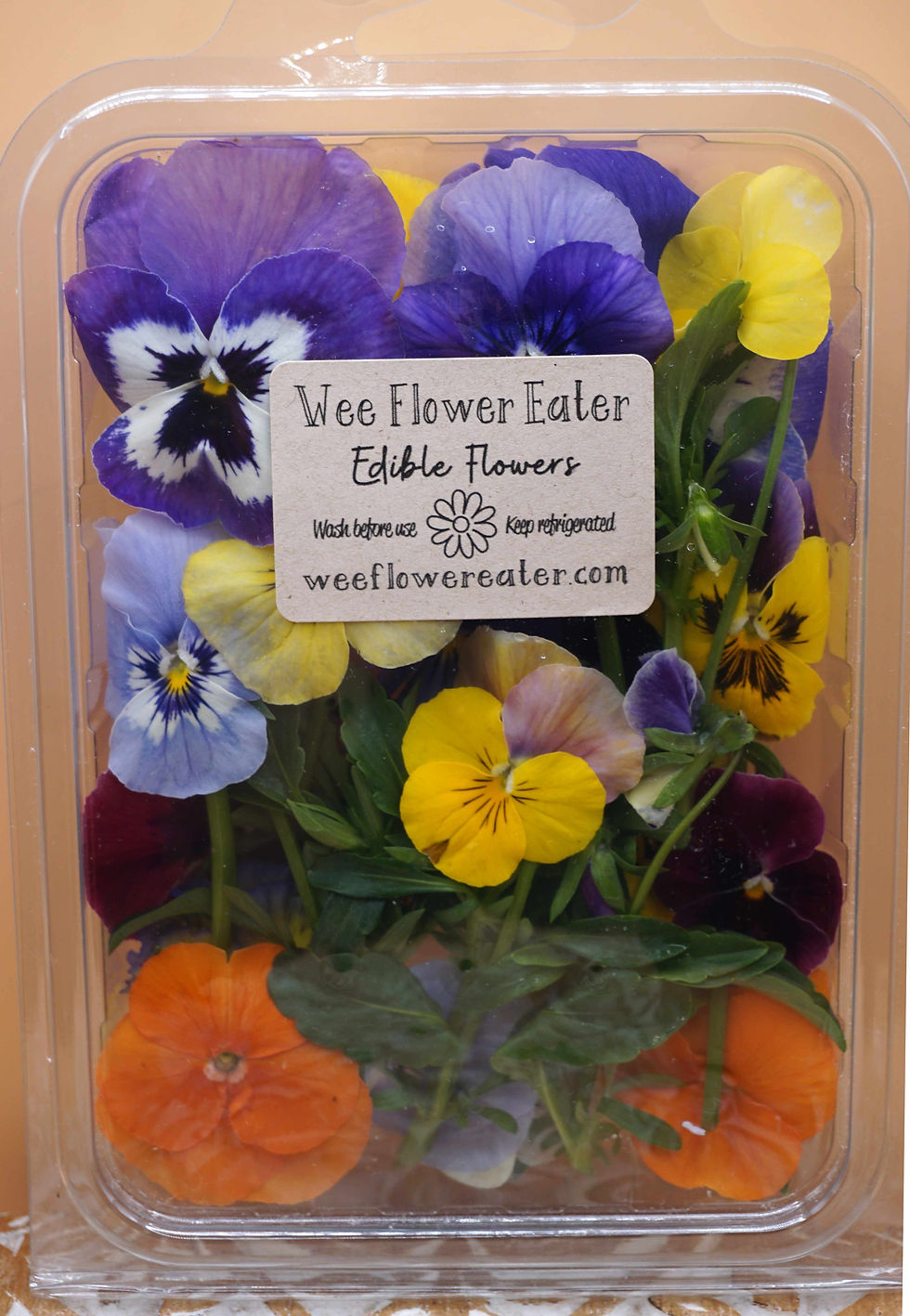 Thumbnail: fresh edible flowers for cakes