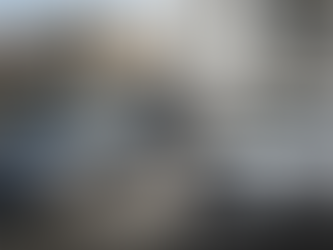 Comparatif visuel : grosse voiture pas cher type berline allemande contre citadine neuve.