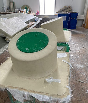 Prototype de pièce en résine polyester en cours d’usinage