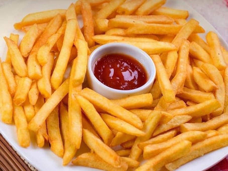 Món ăn vặt dễ làm tại nhà - khoai tây chiên lắc phô mai