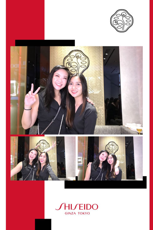 two ladies posing for a photo in a shiseido photo booth in singapore

Two person at a green screen photo booth for Aviva in Singapore.

Photo by: Pop Illusion