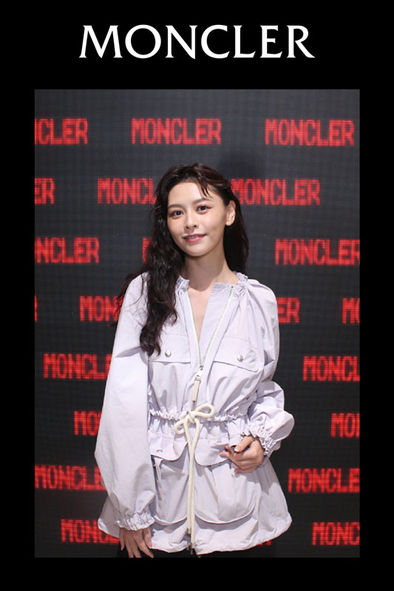 Singapore actress posing for a luxury clothing brand monclear photo booth in Singaopre

Photo by: Pop Illusion