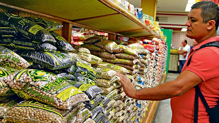 Quilo do feijão chega a R$ 11,70. E deve subir.