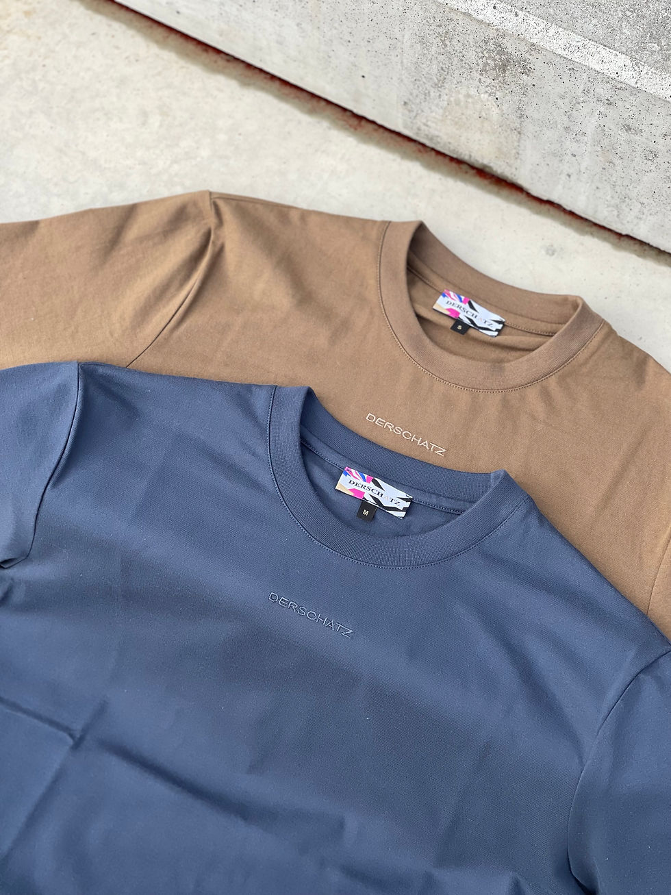 Thumbnail: DARK JEANS T-SHIRT
