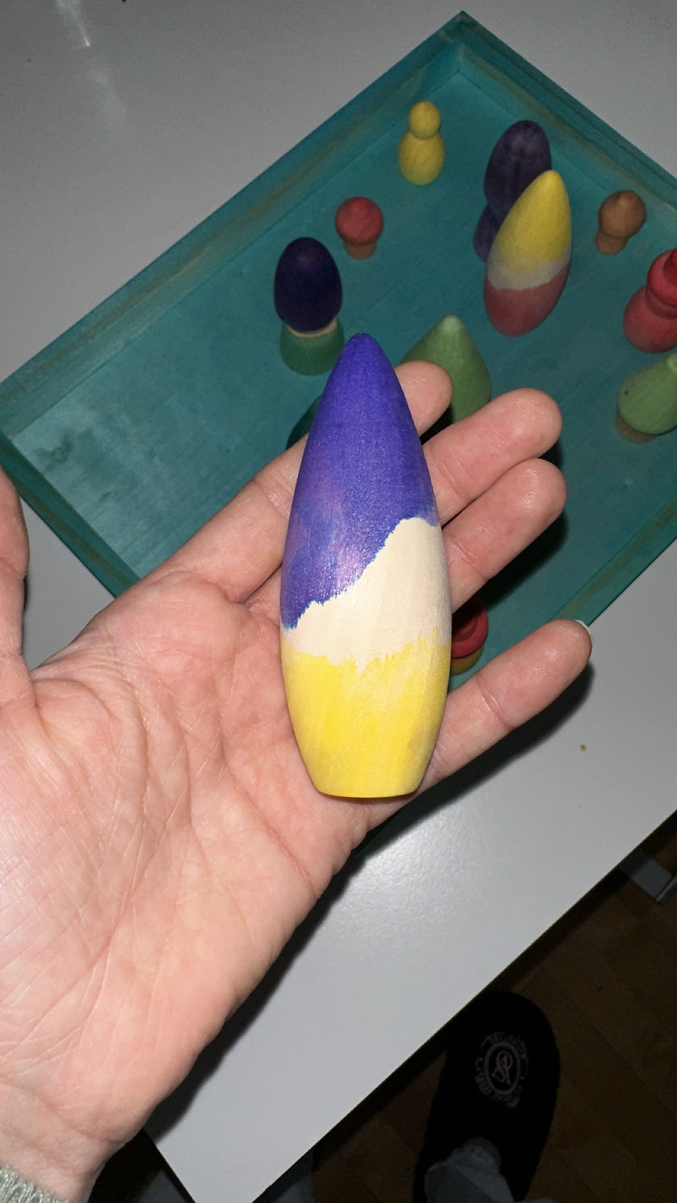 gefÀrbte Holzspielfiguren wie von Granat