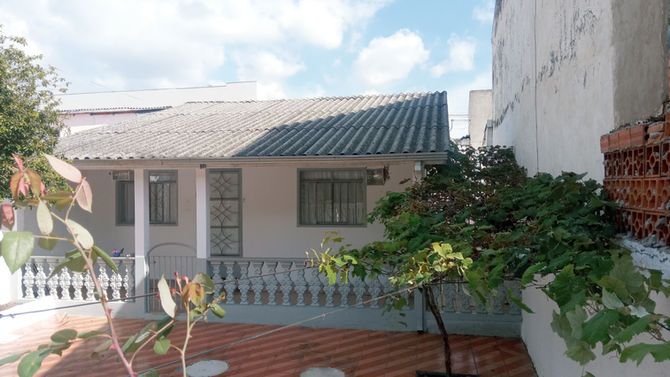 Linda casa construida em alvenaria de 3 dormitórios, R$ 430.000 Sitio Cercado - Curitiba - Pr