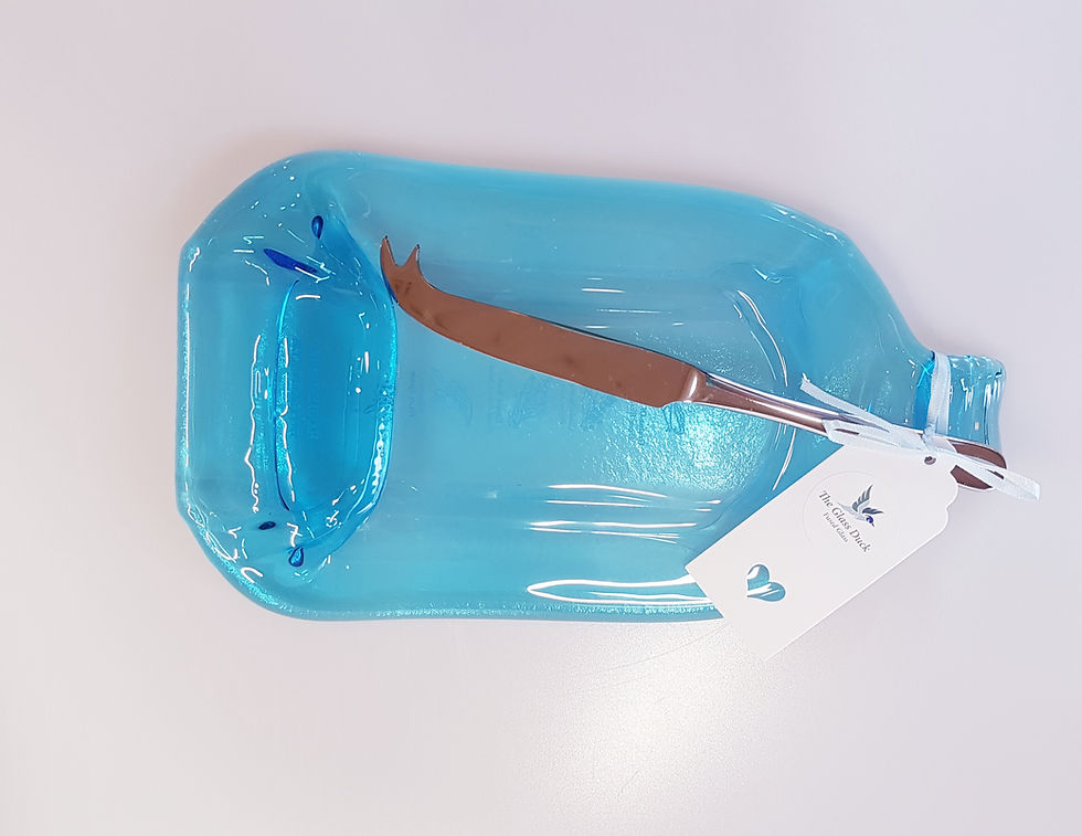 Thumbnail: Upcycled Bombay Gin board and cheese knife