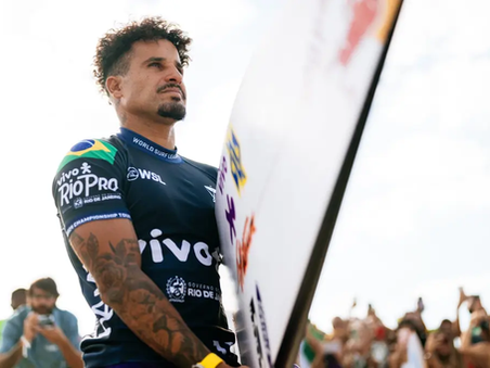 WSL Finals: surfista brasileiro Ítalo Ferreira saí da 5° posição até disputa direta pelo título